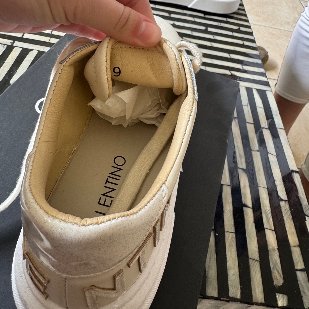 Valentino brand new size 9 ALICE LEATHER
CREAM never worn got wrong size - Picture 5 of 8